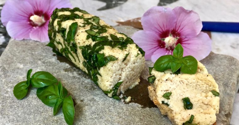 Il Formaggio vegano più semplice del mondo – Formaggino di Mandorle