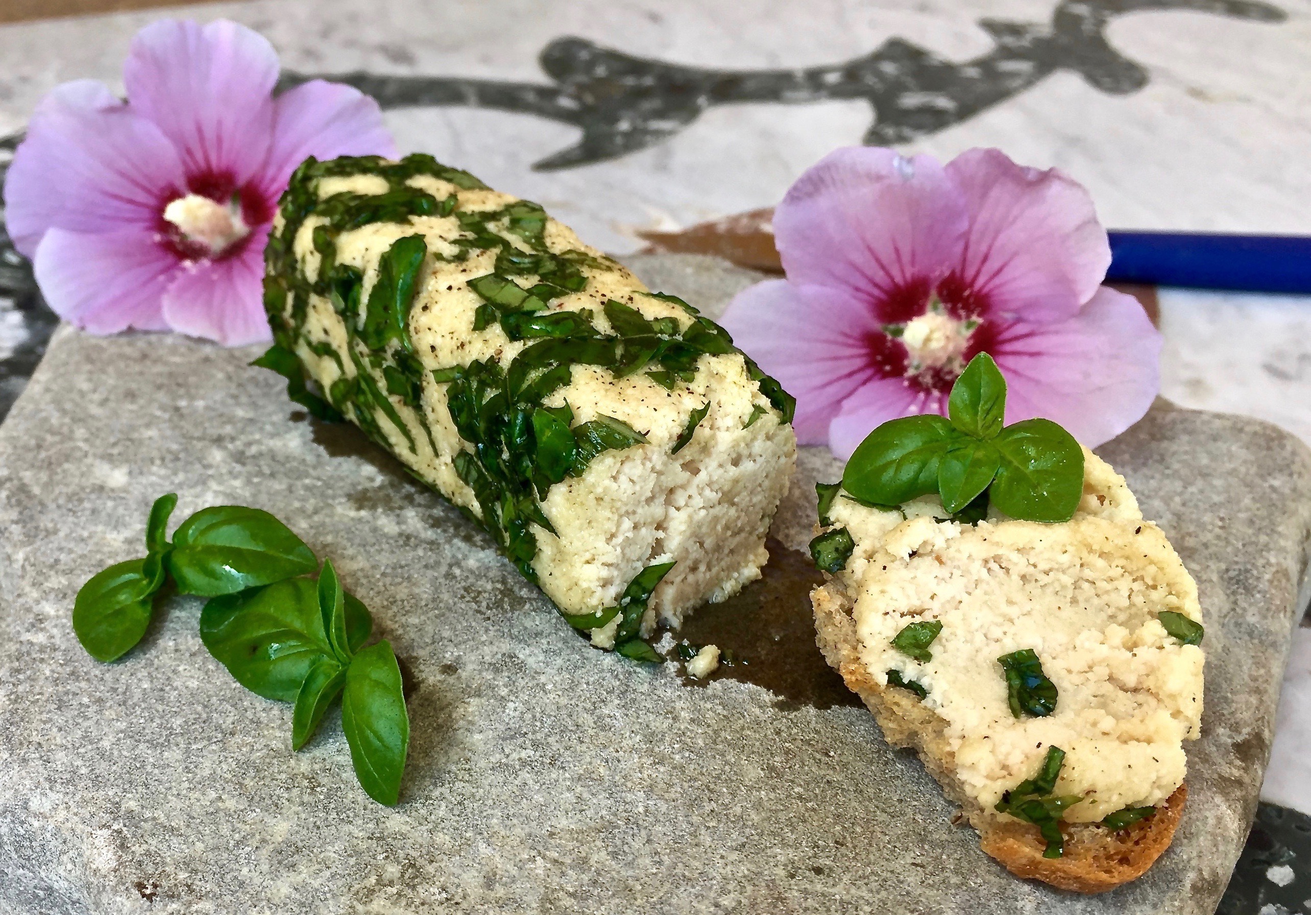 Il Formaggio vegano più semplice del mondo – Formaggino di Mandorle