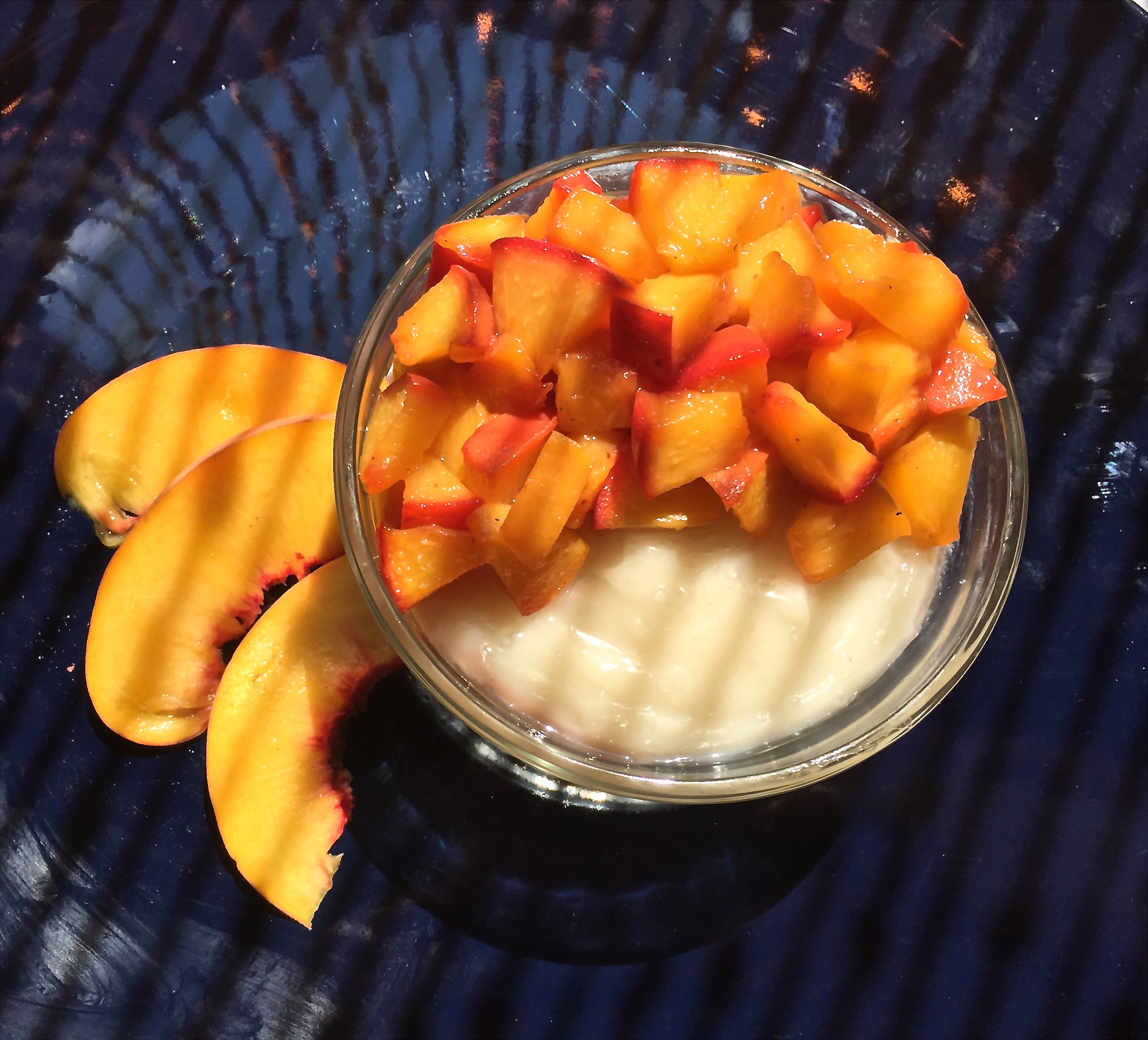 Budino di Tapioca alla Vaniglia con Pesche Caramellate