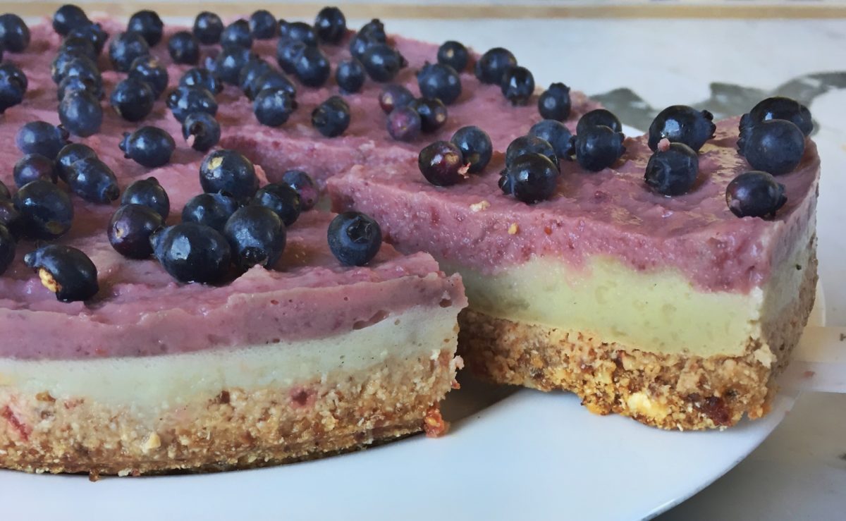 Torta Fredda alla Lavanda e Mirtilli Rossi – Dessert Vegan Senza Farina, Senza Zucchero, Senza Grassi