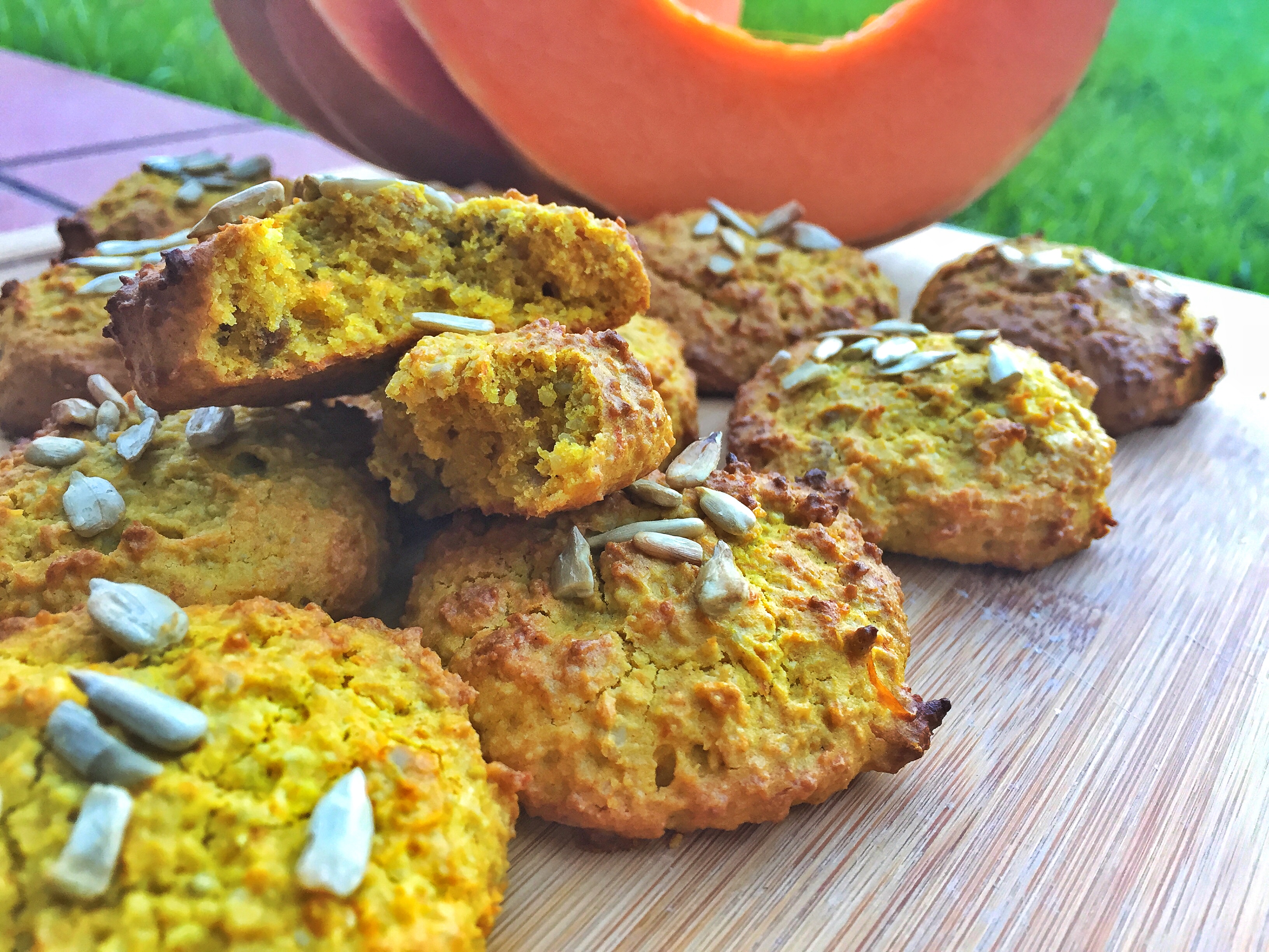 Biscotti Snickerdoodle di Zucca e Semi di Girasole Speziati – vegan, senza glutine, senza farina, senza zucchero raffinato